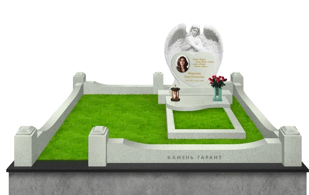 Мемориальный комплекс с полуплитой и поребриком